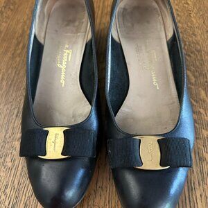 Ferragamo Navy Pumps